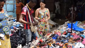 Hàng Trung Quốc tràn vào Châu Phi