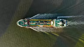 Giá dầu tăng mạnh sau khi Mỹ tuyên bố phong tỏa các cảng của Iran