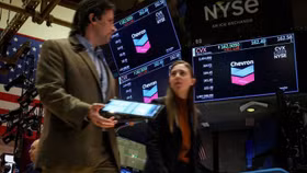 Dow Jones, S&P 500 lập đỉnh, Nasdaq quay đầu giảm điểm trong phiên đầy biến động