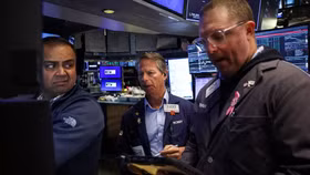 Phố Wall giảm sâu do lo ngại lạm phát, cổ phiếu công nghệ lao dốc