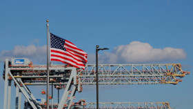 Tổng thống Mỹ cảnh báo thảm họa kinh tế và an ninh nếu Tòa án Tối cao phản đối thuế quan 