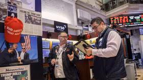 S&P 500, Nasdaq lập đỉnh nhờ kỳ vọng vào AI, giá dầu Brent tăng vọt gần 4%