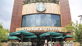 Khi Starbucks “quyết đấu” cà phê Việt 