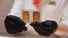 Giá vàng thế giới và trong nước “rủ nhau” bật tăng