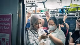 Giới trẻ Indonesia mắc kẹt trong vòng xoáy vay nợ online