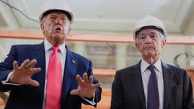 Tổng thống Mỹ Donald Trump và Chủ tịch Fed Jerome Powell