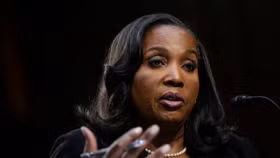 Bà Lisa Cook - thống đốc Fed đệ đơn kiện thách thức quyền lực tổng thống Mỹ Donald Trump - là ai?