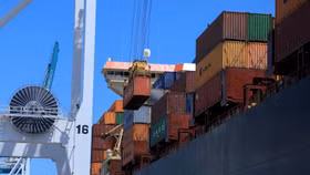 Thương chiến leo thang: Chính quyền Donald Trump đánh phí tàu Trung Quốc cập cảng Mỹ