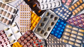 Thuế 100% của Mỹ khiến ngành dược toàn cầu đứng ngồi không yên