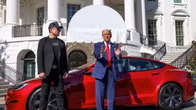 Nhiều chủ xe Mỹ quay lưng với Tesla kể từ khi Elon Musk “lấn sân” sang chính trị