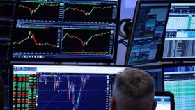 Chứng khoán Mỹ áp sát đỉnh lịch sử, giá dầu giảm sâu