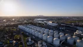 Chiến sự Trung Đông bước sang tuần thứ ba, giá dầu thế giới leo đỉnh mới