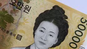 Đồng won suy yếu xuống mức thấp nhất trong 15 năm