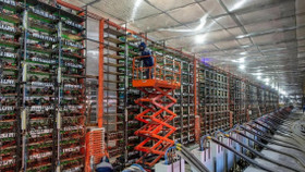 Phần cứng được sử dụng được gọi là giàn đào (mining rig)