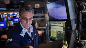 Chứng khoán Mỹ tăng mạnh sau tuyên bố hoãn thuế của ông Trump