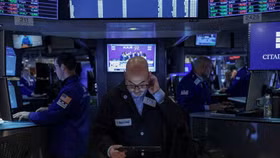 S&P 500 và Nasdaq phục hồi, giá dầu hạ nhiệt
