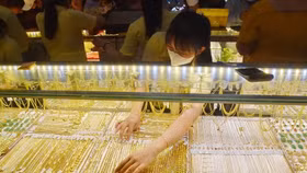 Giá vàng trong nước “quay xe”, bật tăng cả triệu đồng