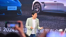 Ông Lei Jun, Chủ tịch kiêm Giám đốc điều hành Tập đoàn Xiaomi, hiện có hơn 40 triệu người theo dõi trên Douyin và 25,5 triệu người theo dõi trên Weibo