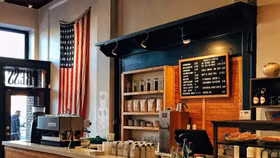 Tiểu thương Mỹ chật vật vì giá cà phê và gia vị tăng mạnh do thuế quan