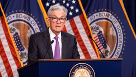 Fed giữ nguyên lãi suất, "hé lộ" 2 lần cắt giảm trong năm nay