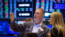 Phố Wall giằng co sau báo cáo việc làm, giá dầu tăng 1% vì căng thẳng Mỹ - Iran