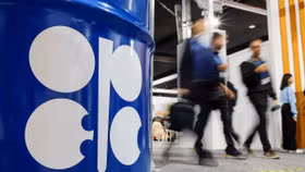 Mỹ tấn công Venezuela: OPEC+ giữ nguyên sản lượng, giá dầu bật tăng