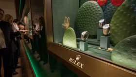 Rolex bắt đầu tăng giá khi vàng giữ mức cao kỷ lục