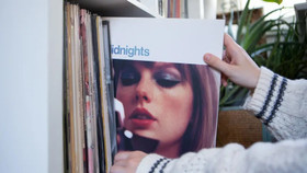 Thú sưu tầm của Gen Z giúp "hồi sinh" thị trường đĩa than