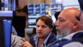Dow Jones lập đỉnh mới, giá dầu tăng nhẹ