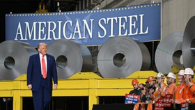 Tổng thống Mỹ Donald Trump tuyên bố tăng thuế thép lên 50%