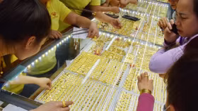 Vàng SJC chiếm kỷ lục 124,4 triệu đồng/lượng, bỏ xa vàng thế giới hơn 16 triệu 