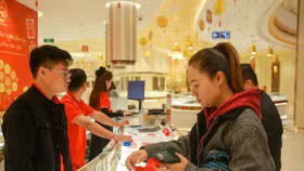 Giá vàng tăng mạnh trong ngày Lễ Tình nhân, trong nước chênh thế giới 2 triệu đồng/lượng