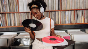 Giới trẻ rời mạng xã hội để tìm lại đời sống thật