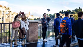 "Vấn nạn" du lịch châu Âu: Khách Trung Quốc “đổ bộ” nhiều hơn, nhưng chi tiêu ít hơn