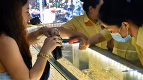 Giá vàng tiếp tục tăng