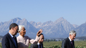 Thống đốc Ngân hàng Anh Andrew Bailey, Chủ tịch Ngân hàng Trung ương châu Âu Christine Lagarde, Thống đốc Ngân hàng Nhật Bản Kazuo Ueda và Chủ tịch Cục Dự trữ Liên bang Mỹ Jerome Powell (từ trái sang) tại Hội nghị chuyên đề chính sách kinh tế Jackson Hole 2025