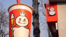 Mixue niêm yết thành công, cổ phiếu bật tăng 30% trong ngày đầu giao dịch