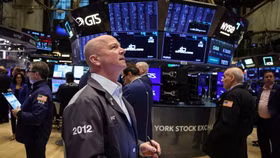 Chứng khoán Mỹ vượt đỉnh lịch sử