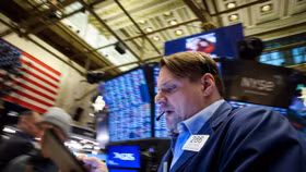 Chứng khoán Mỹ tăng điểm sau kế hoạch áp thuế quan mới của ông Trump