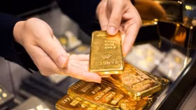 Giá vàng thế giới "hụt hơi" vì lo ngại về lộ trình hạ lãi suất của Fed