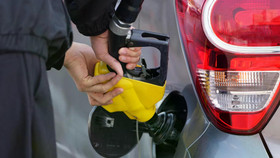 Áp lực giá xăng tại Đức: Thuế cao hay doanh nghiệp “đẩy giá”? 
