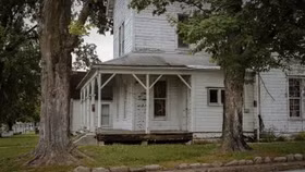 Chuyện lạ ở Mỹ: Nhà 4-5 phòng ngủ bán giá 1 USD vẫn... ế!