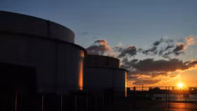 Viễn cảnh giá dầu chạm ngưỡng 200 USD/thùng không còn xa vời