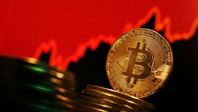 “Tay to” tiếp tục mua gom, giá Bitcoin vẫn giảm mạnh