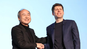 CEO SoftBank Masayoshi Son (bên trái) và CEO OpenAI Sam Altman