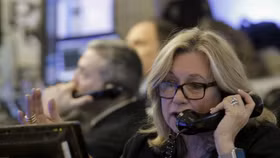 Dow Jones lập kỷ lục ba phiên liên tiếp, thị trường chờ dữ liệu then chốt