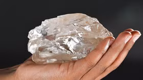 Phát hiện viên kim cương khổng lồ 2.500 carat ở Botswana