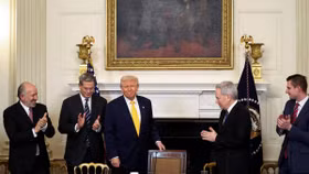 Các “ông trùm” tiền số họp mặt tại hội nghị của Tổng thống Donald Trump, hướng trọng tâm về quỹ dự trữ chiến lược