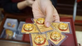 Vàng nhẫn đảo chiều tăng nhẹ, giá vàng thế giới chịu áp lực