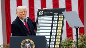 Tổng thống Trump ra “tối hậu thư”, doạ áp thuế 70% với một số quốc gia